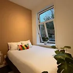 & Modern 2br Apt, 4min Subway To Apartament
