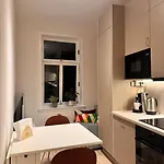 Apartament & Modern 2br Apt, 4min Subway To *