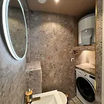 Apartament & Modern 2br Apt, 4min Subway To