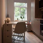 & Modern 2br Apt, 4min Subway To Apartament *