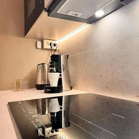 Apartment & Modern 2br Apt, 4min Subway To *