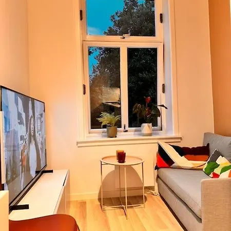 & Modern 2br Apt, 4min Subway To Apartament