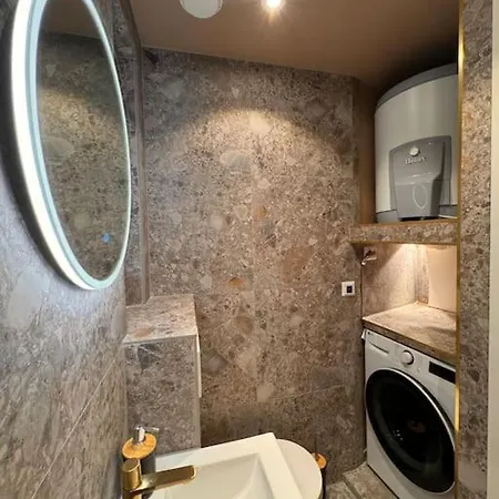 Apartament & Modern 2br Apt, 4min Subway To