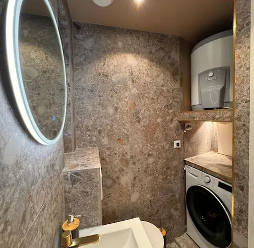 Διαμέρισμα & Modern 2br Apt, 4min Subway To