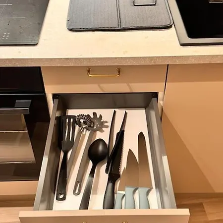 & Modern 2br Apt, 4min Subway To أوسلو