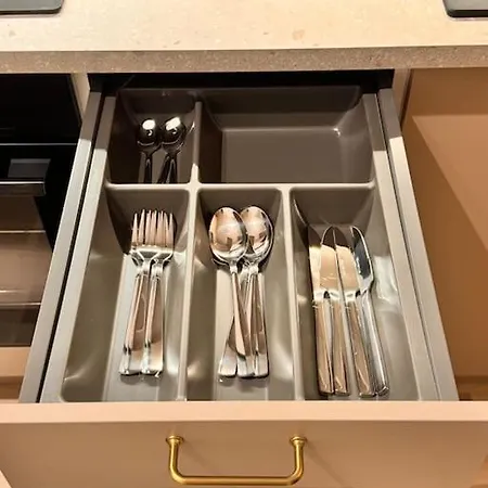 & Modern 2br Apt, 4min Subway To アパート オスロ